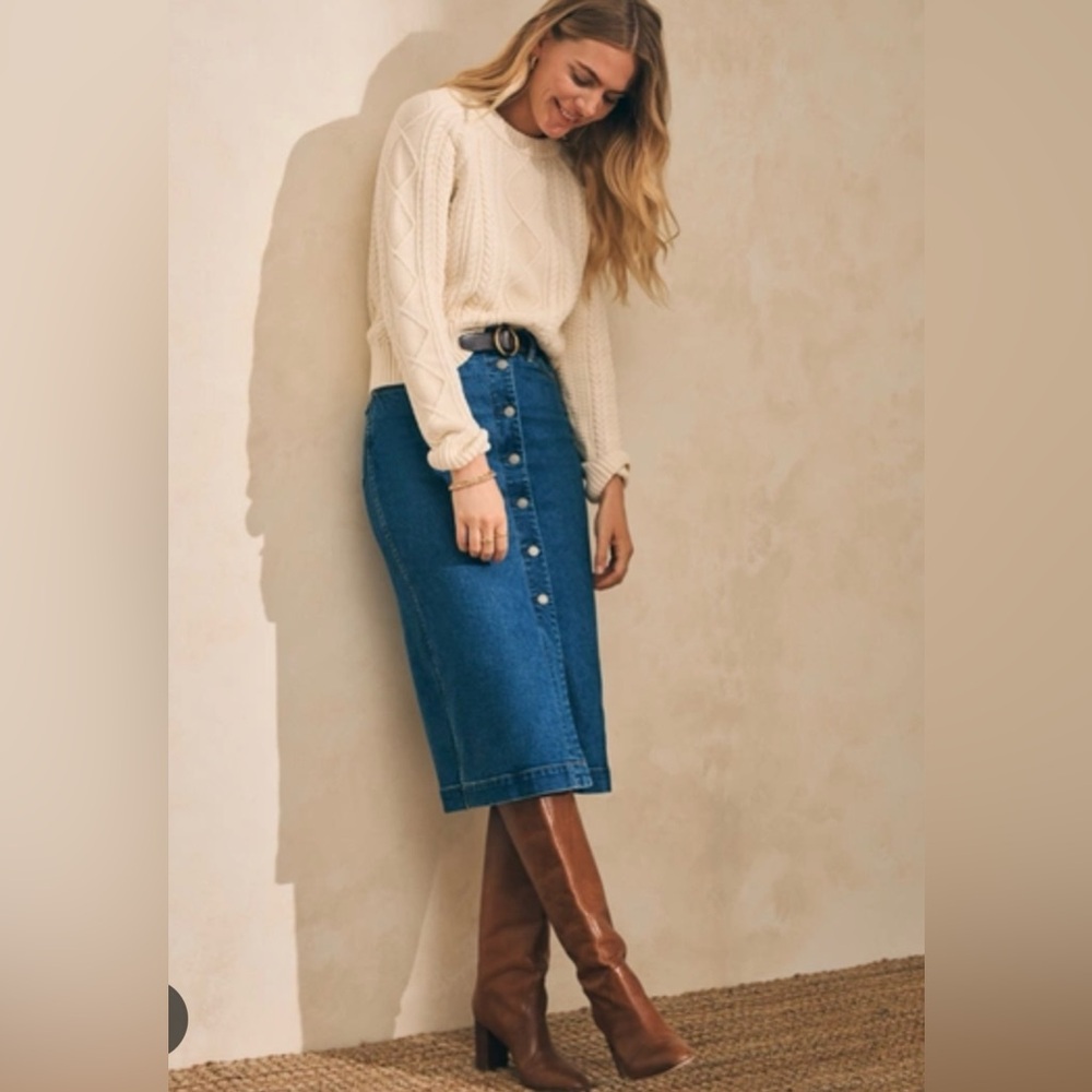 NWT Faherty Denim Mercer Bay Button Down Skirt
Size 28 (size 6)🦋🦋🦋